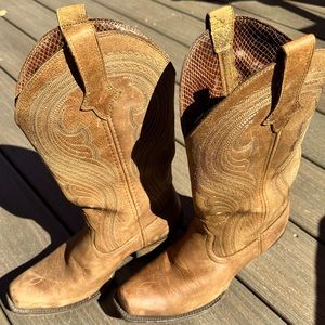 ARIAT COWGIRL BOOTS